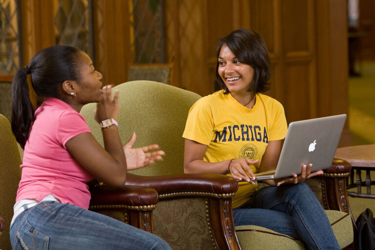 Two U-M students with a laptop